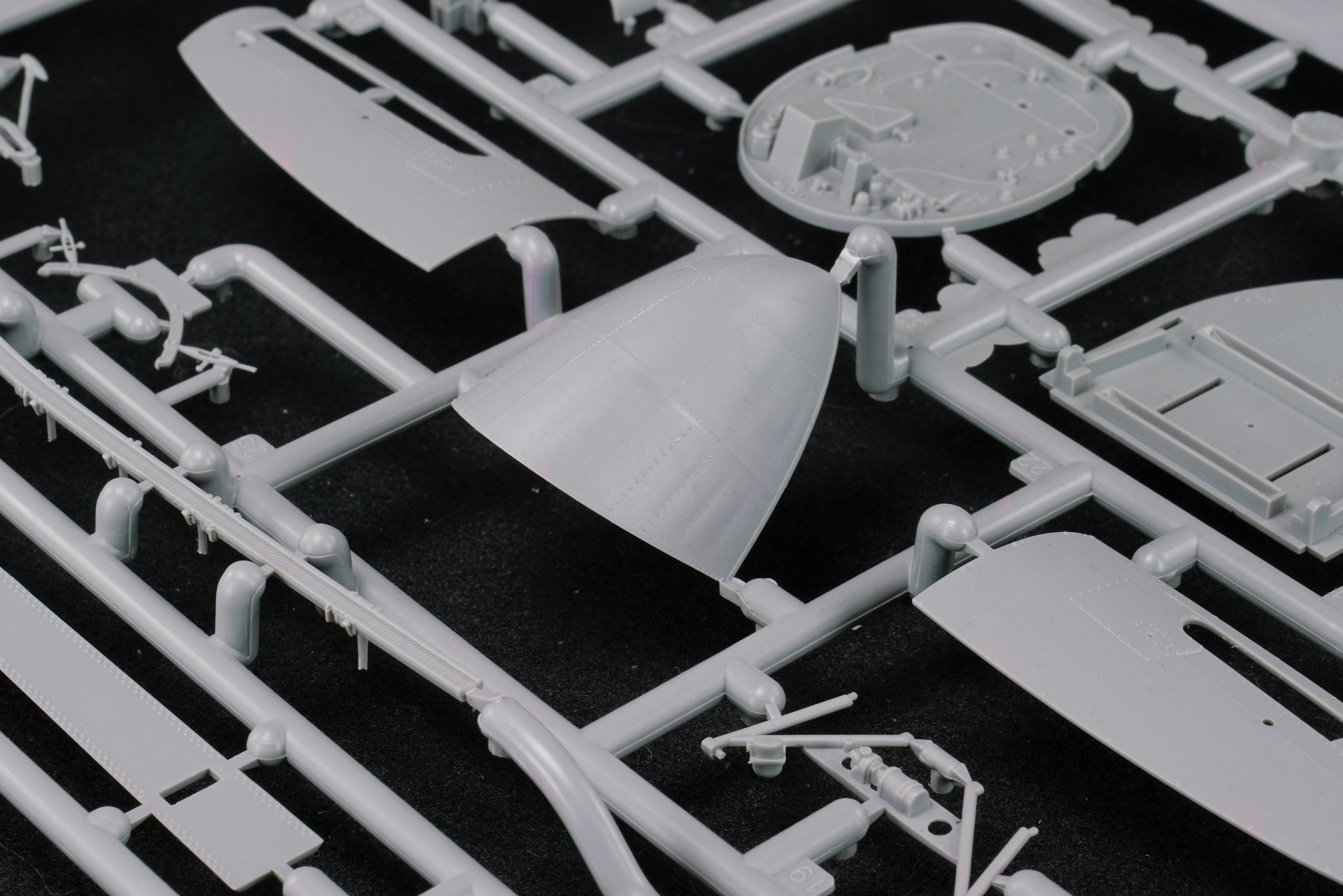 thumbnail image 2 of RESIN2detail 1/32 Scale Lancaster Super-Deluxe Resin Pilot's Seat & Control Column (32063SD) 2 of 6